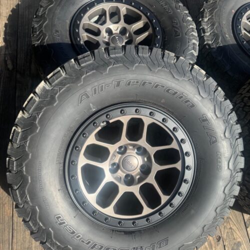 🔥 RARE Bronze Edition: OEM 392 XR 17″ Beadlock Wheels & 35″ Tires (Set of 5)