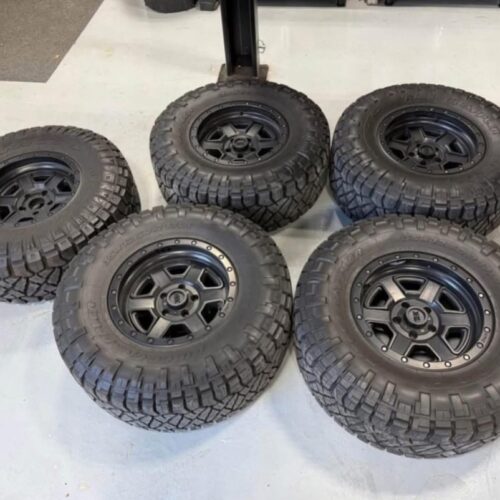 🔥 Set of 5: KMC XD 17″ Wheels on 35″ Nitto Ridge Grapplers – Ready for Jeep JK / JL / JT