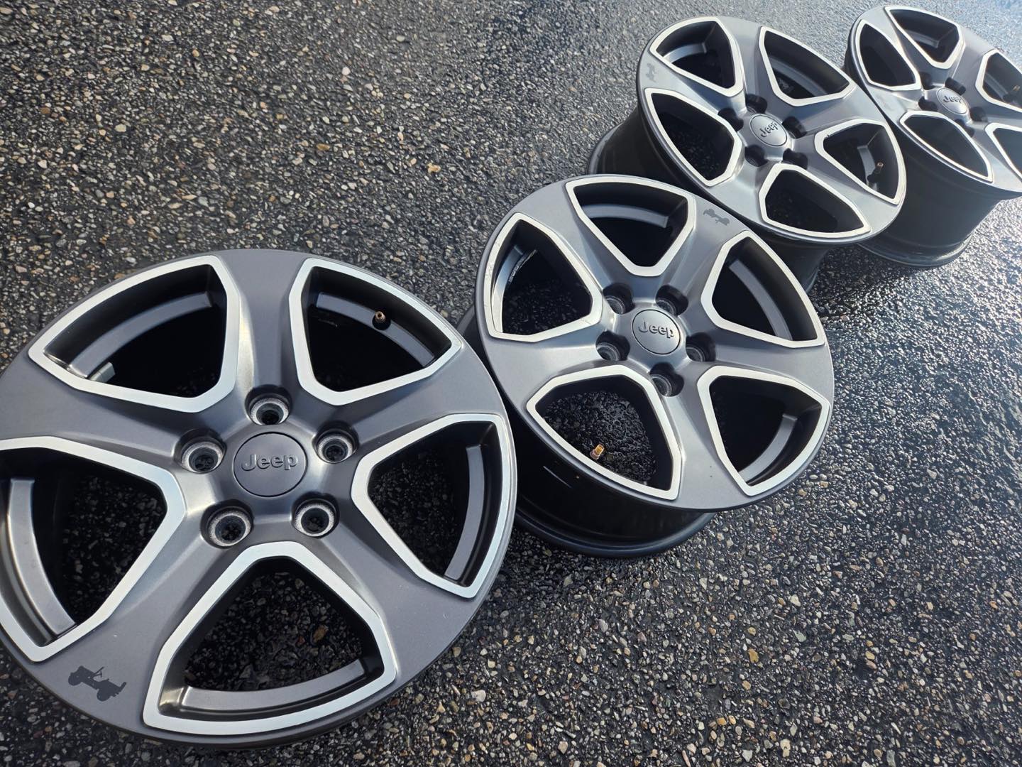 OEM Jeep 392 Black Beadlock-Capable Wheels - Image 2